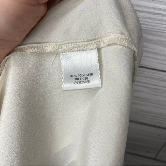 Converse Sleeveless Blouse - Picture 4 of 4